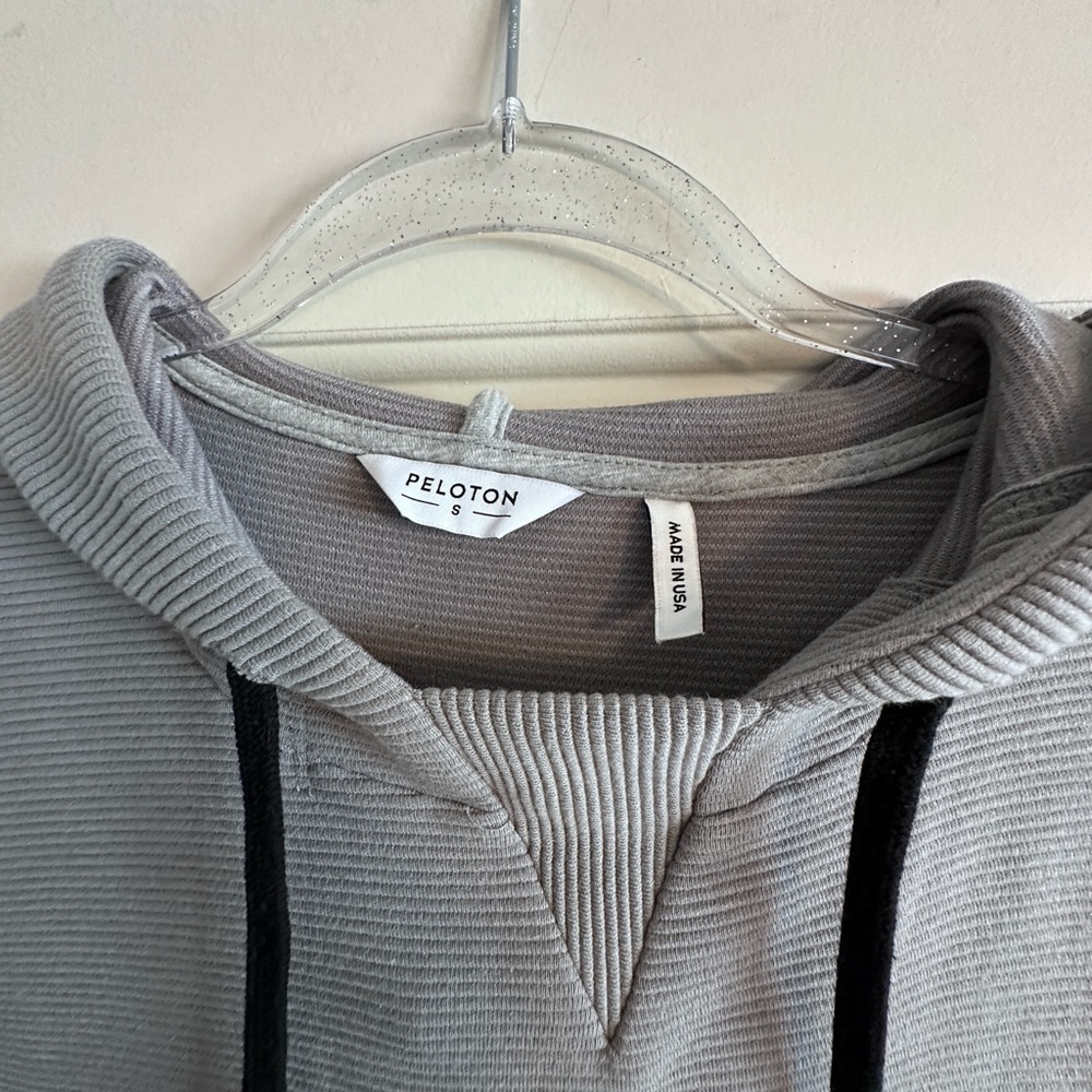Peloton hoodie. Size small. Excellent condition. Oversized.